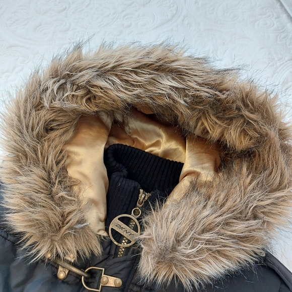 DKNY • Black + gold vest ✨️ - Picture 2 of 9